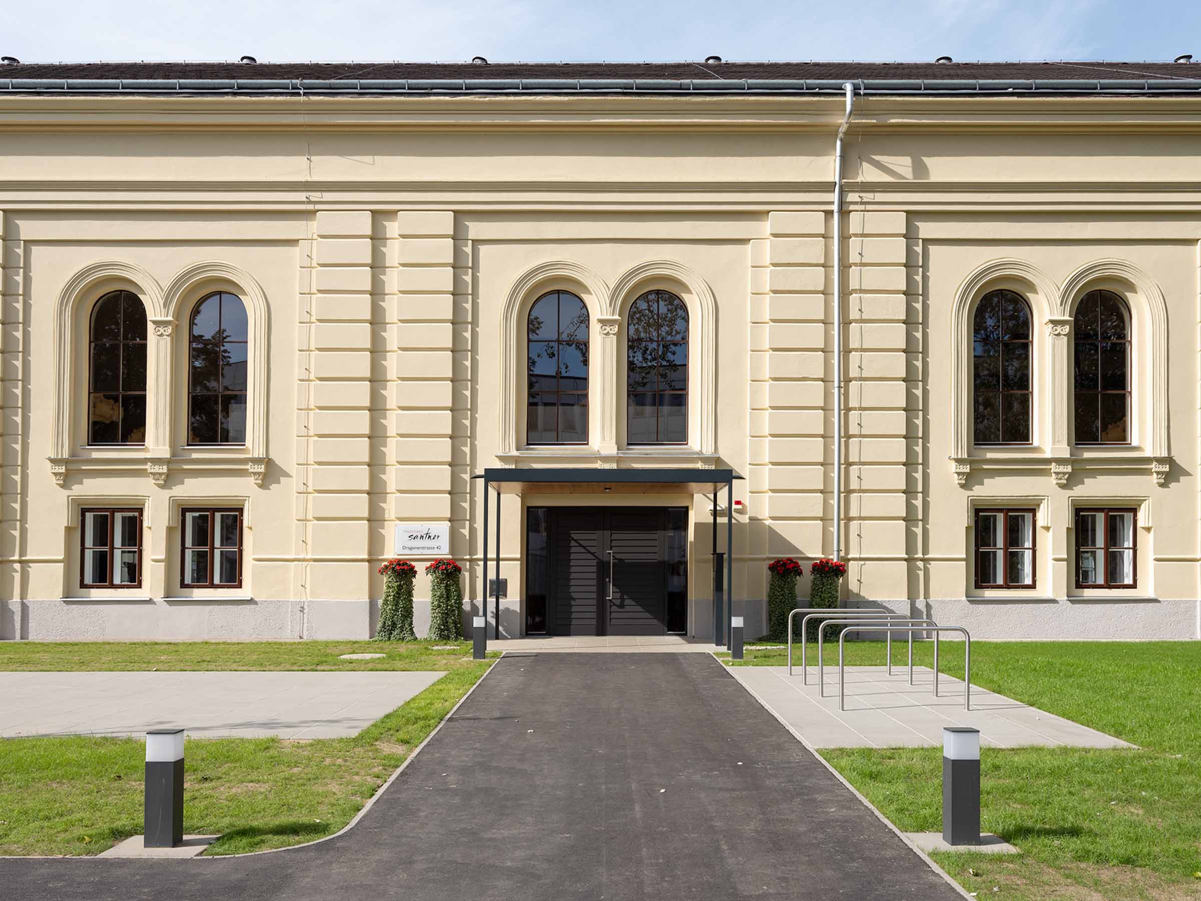 Tanzschule Santner Dragonerkaserne - Außenansicht